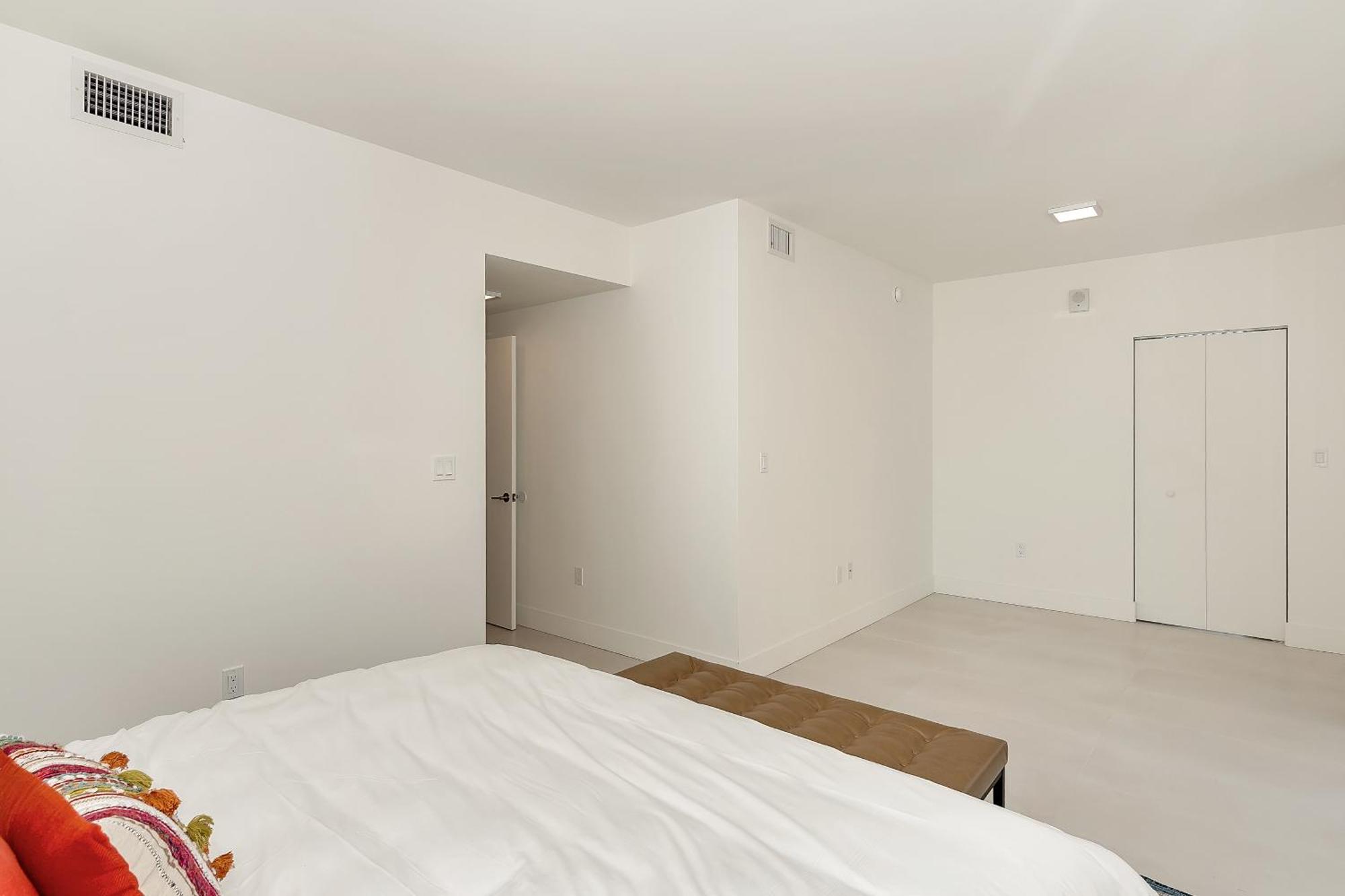 Apartment Roami At Grove 27